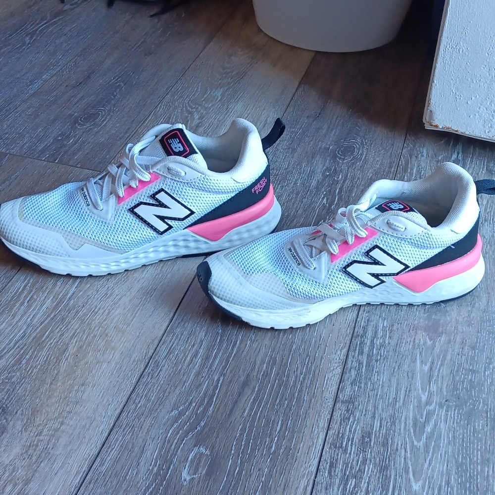 Shoes - Picture 3 of 7